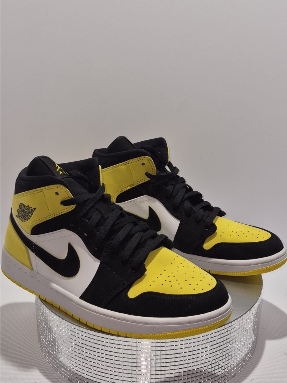 Nike Men’s Black Yellow White Mid-Top Sneakers size 12 Exellent condition